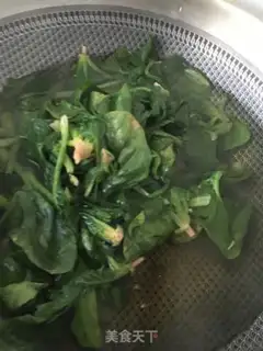 Make Seamy spinach egg soup step 1