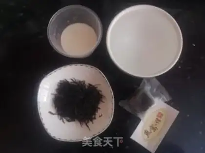 Make Crumbs of red sugar and ginger milk tea step 0