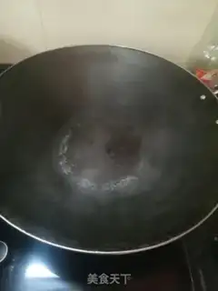 Make Crumbs of red sugar and ginger milk tea step 1