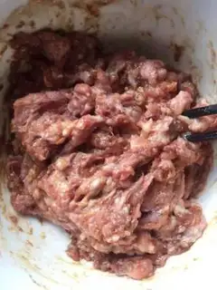 Make Carrot meat buns step 1