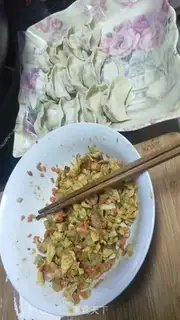 Make Celery shrimp dumplings step 2