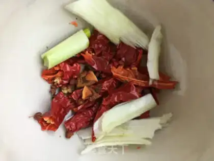 Make Homemade pepper oil step 0