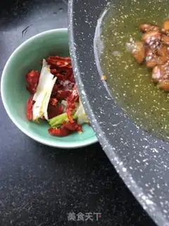 Make Homemade pepper oil step 4