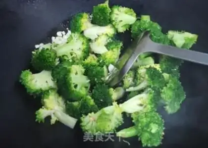 Make Garlic broccoli step 5