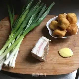 Make The gravy tofu and the garlic step 0