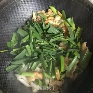 Make The gravy tofu and the garlic step 10