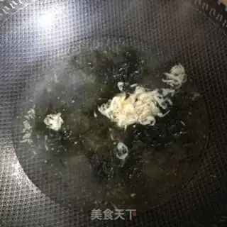 Make Shrimp pelvis soup step 3