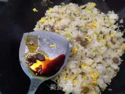 Make Onion egg fried rice step 7