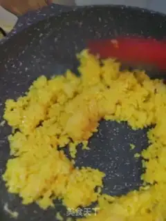 Make Gold egg fried rice step 4