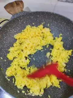 Make Gold egg fried rice step 5