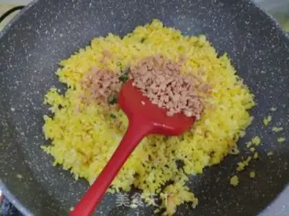 Make Gold egg fried rice step 6