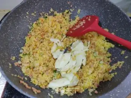 Make Gold egg fried rice step 9