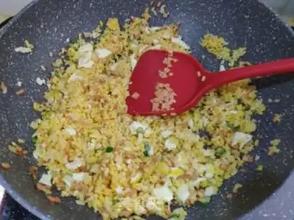 Make Gold egg fried rice step 10