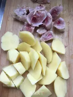 Make Potato burn rabbit legs step 2