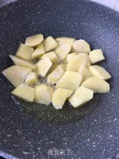 Make Potato burn rabbit legs step 6