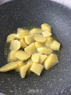 Make Potato burn rabbit legs step 7