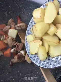 Make Potato burn rabbit legs step 13