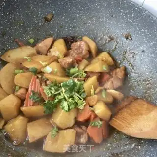 Make Potato burn rabbit legs step 23