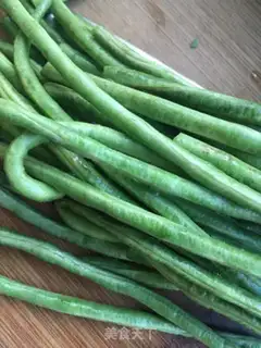 Make Scrambled and garlic beans step 0