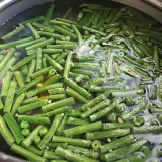 Make Scrambled and garlic beans step 2