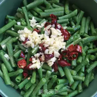 Make Scrambled and garlic beans step 4