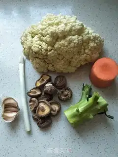 Make Dried mushrooms and fried vegetables step 0