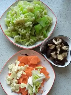 Make Dried mushrooms and fried vegetables step 4