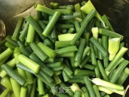 Make Donkey and garlic step 1
