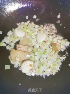 Make Chicken-cooked monkey mushroom cake step 5