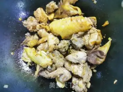 Make Chicken-cooked monkey mushroom cake step 6