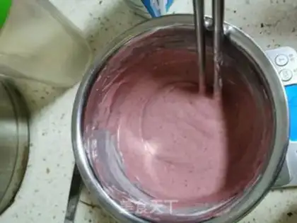 Make Strawberry pie step 1