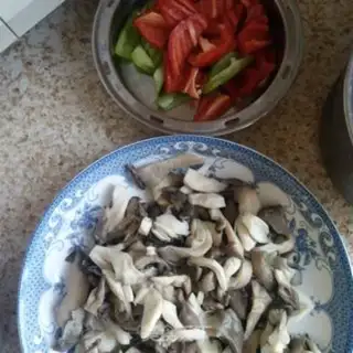 Make Twin pepper fried mushrooms step 1