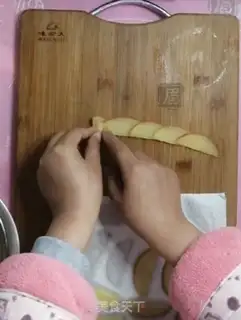Make The apple rose omelet step 6