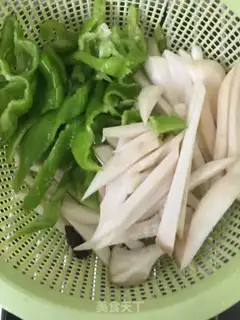 Make The apricot mushrooms dry-cut beef chili step 0