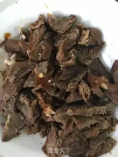 Make The apricot mushrooms dry-cut beef chili step 1