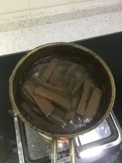Make Garlic seeded duck blood step 1