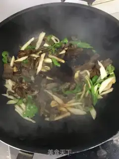 Make The apricot mushrooms dry-cut beef chili step 5
