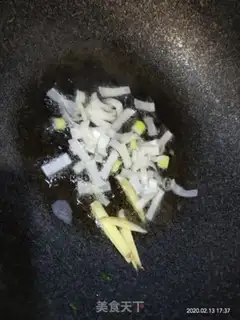 Make Tomato fried flowers step 2