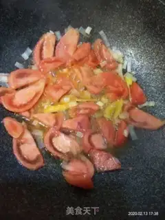 Make Tomato fried flowers step 3