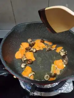 Make Scrambled gravy step 4