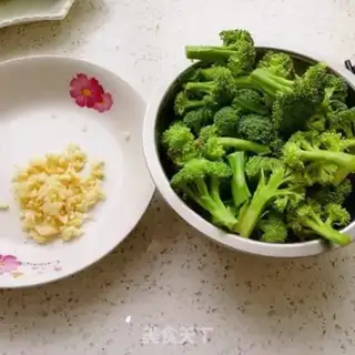 Make Garlic broccoli step 0