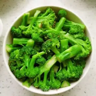 Make Garlic broccoli step 3