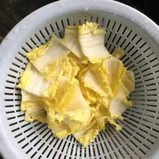 Make Big cabbage kelp crab soup step 0