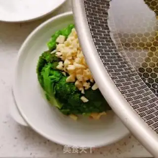 Make Garlic broccoli step 7