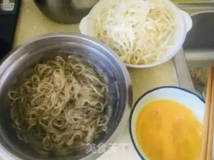 Make Spaded fried eggs step 0