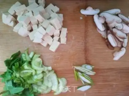 Make Soup with mushrooms and tofu step 0