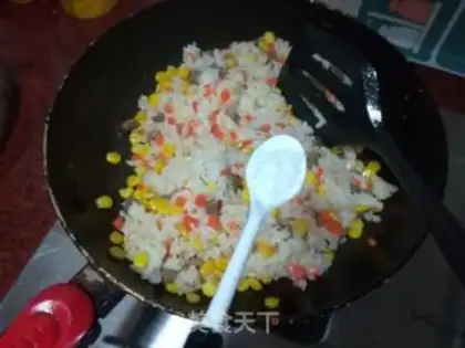 Make Black pepper beef sausage fried rice step 11