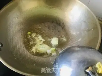 Make Spaded fried eggs step 3