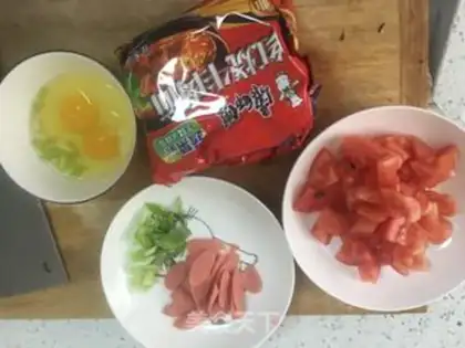 Make Tomato egg noodle step 0