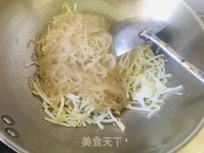 Make Spaded fried eggs step 5